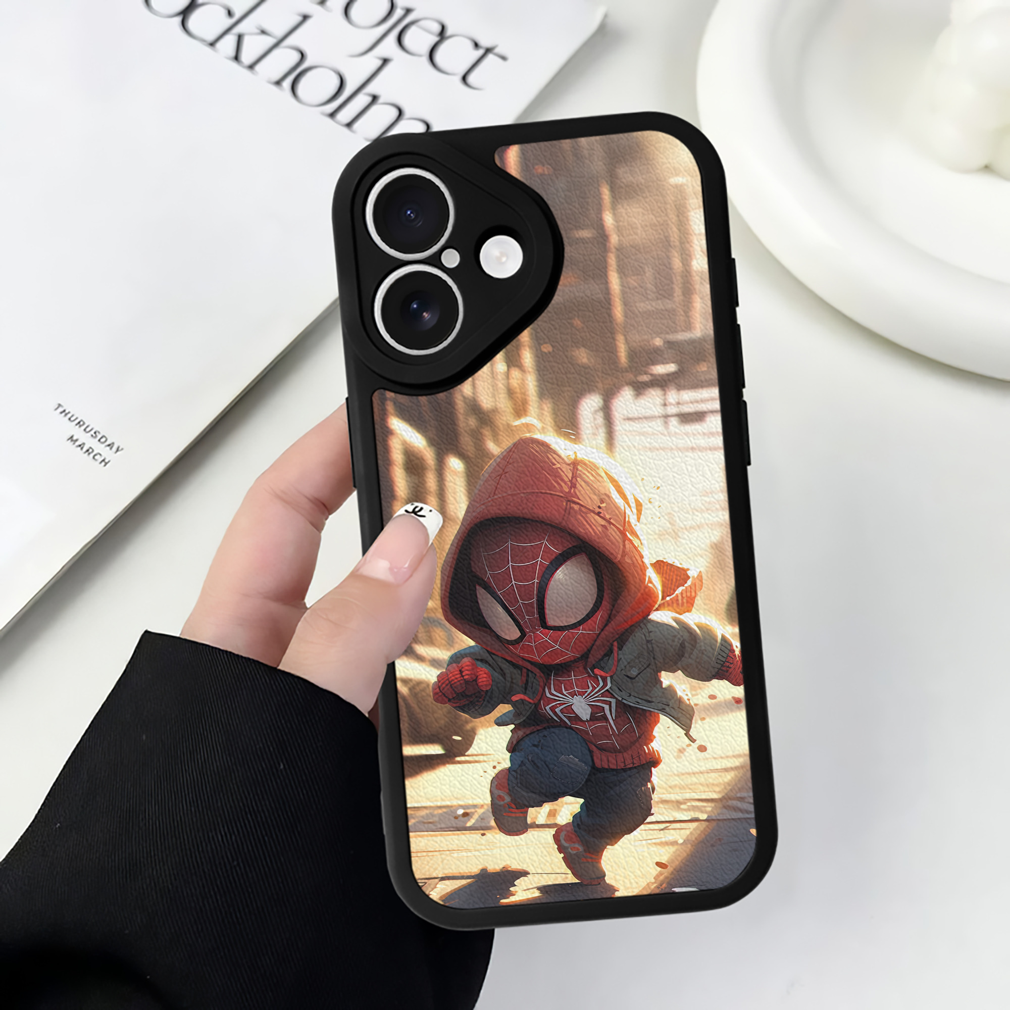 （画像用） Spider Man スパイダーマン 【iPhone 16シリーズ対応】シリコンスマホケース（レザー調） 材質：シリコン